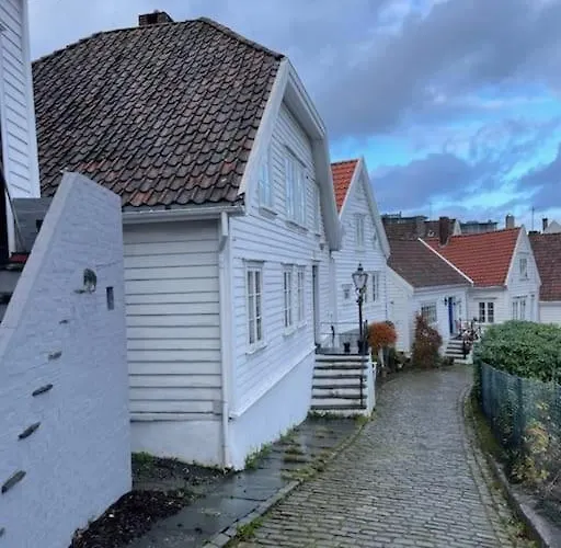 The History Hub By 28 *