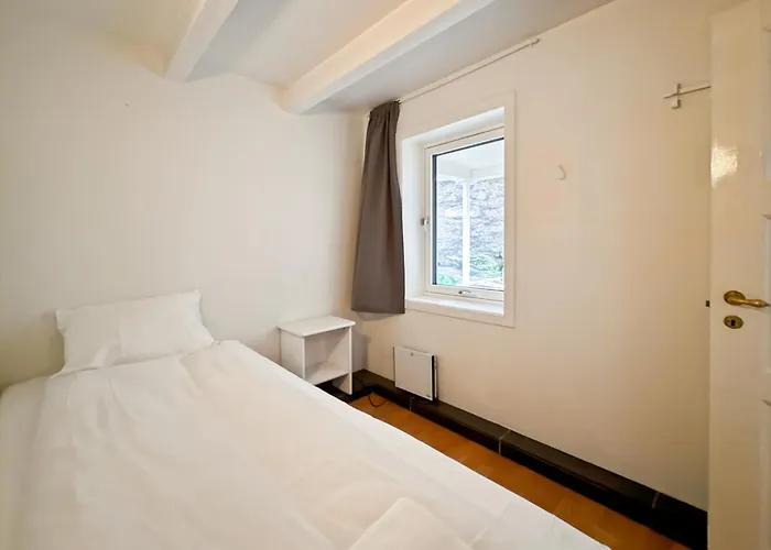 The History Hub By 28 *