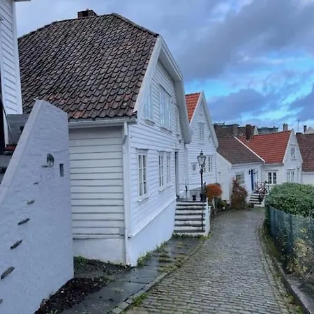 The History Hub By 28 *